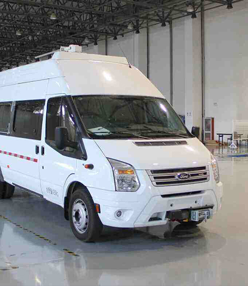 <b>車載大香蕉免费小视频池UPS應用——通信指揮車</b>